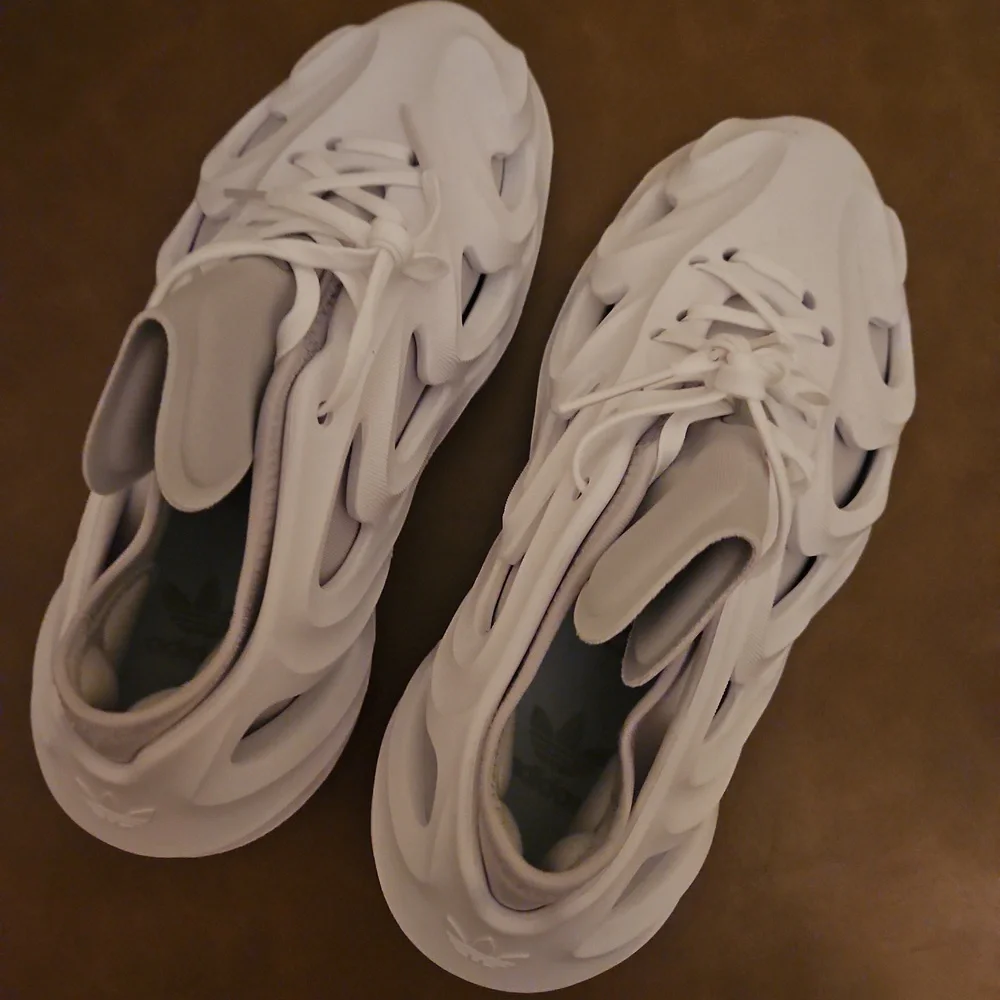 Adidas - Picture 3 of 4